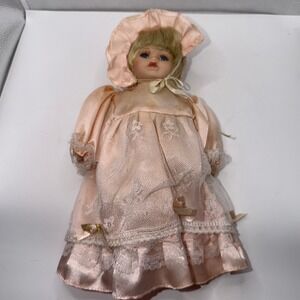 Duck House Heirloom Doll 12" 0579/5000 Peach Satin‎ Lace Victorian